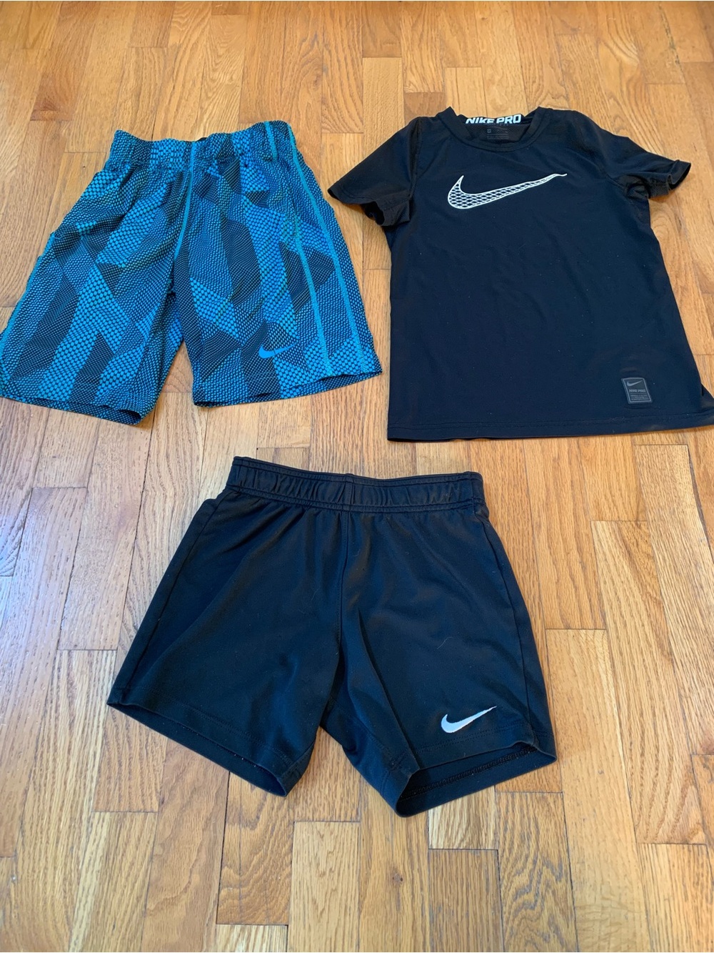 3 Piece Nike Athletic Set, Nike Pro Tee & Matching Black & Turquoise Shorts XS/S
